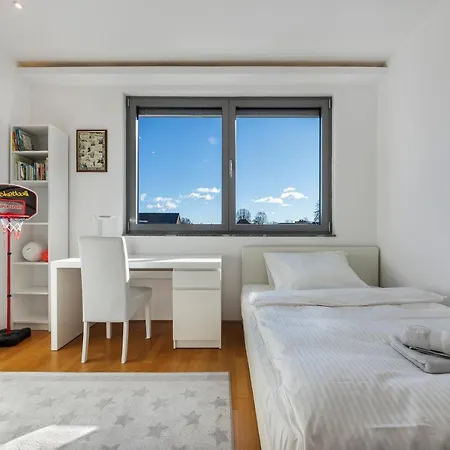 Contemporary With Rooftop Terrace In Daire Maribor