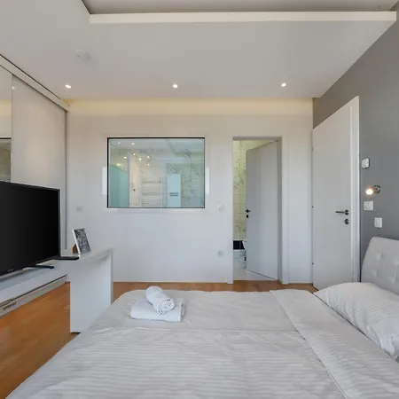 Contemporary With Rooftop Terrace In Apartman *