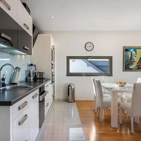 Contemporary With Rooftop Terrace In Daire