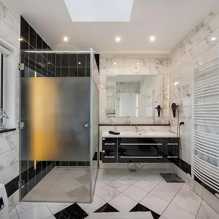 Contemporary With Rooftop Terrace In