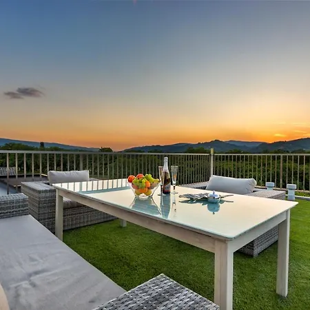 Daire Contemporary With Rooftop Terrace In