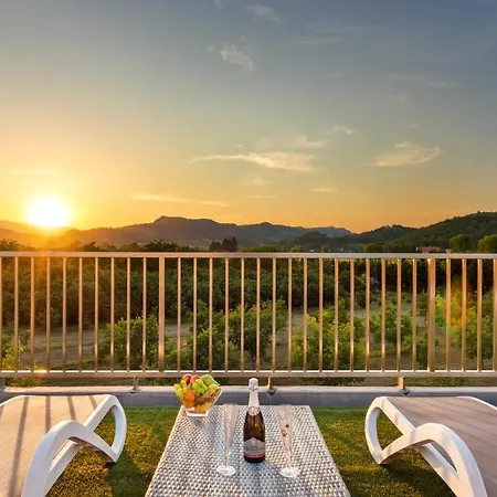 Contemporary With Rooftop Terrace In Apartment *