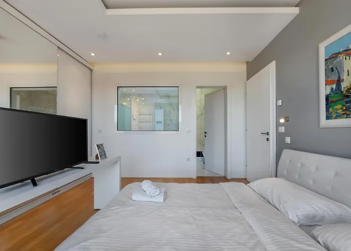 Contemporary With Rooftop Terrace In Appartement *