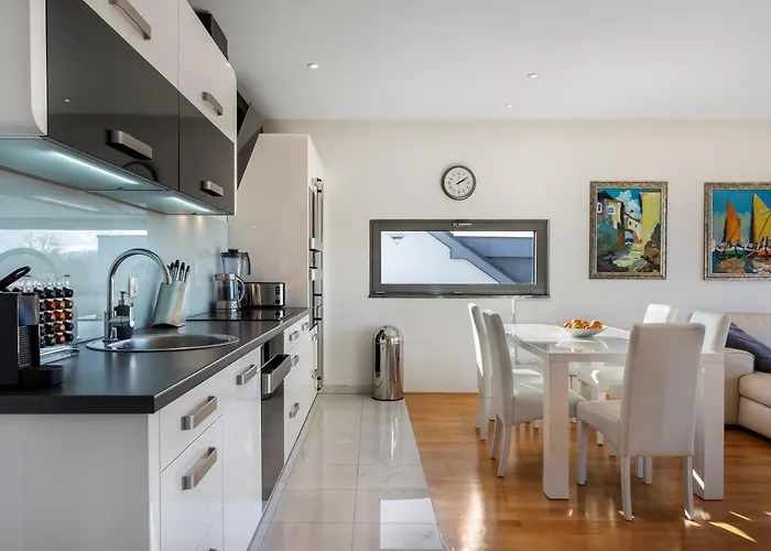 Contemporary With Rooftop Terrace In Daire